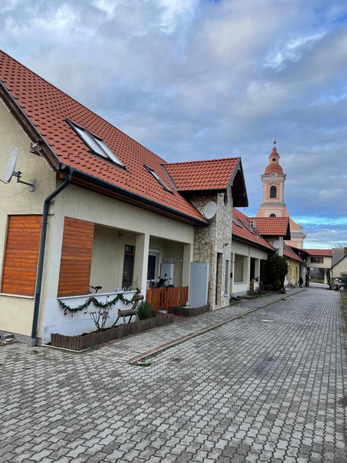 Bohem Apartman Nyergesujfalu Exterior foto